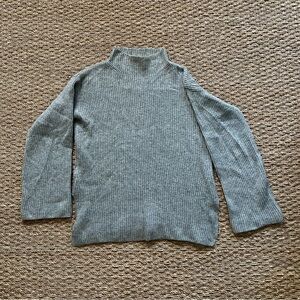 Heather gray Everlane 100% cashmere sweater size S